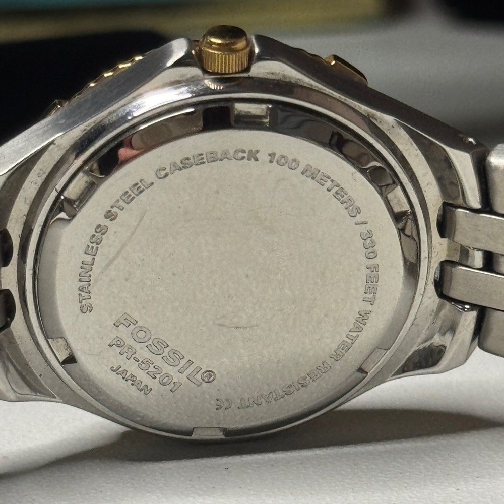 Vintage Fossil Two Tone Stainless Steel Watch Date 100M Water Resistant - Picture 6 of 7
